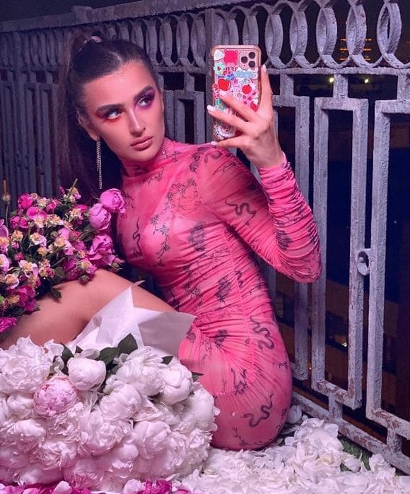 Голая Дина Саева